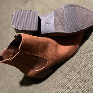 Suede brown booties - Women 7.5
